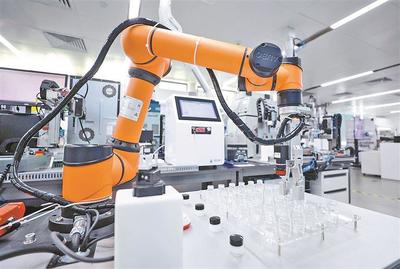 從實(shí)驗(yàn)室走向生產(chǎn)線 | 機(jī)器人出戰(zhàn)，專攻新材料研發(fā)