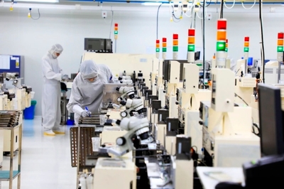 2024高區(qū)足跡 以“小巨人”撬動(dòng)“大發(fā)展”，中小企業(yè)新材料研發(fā)攀高向新